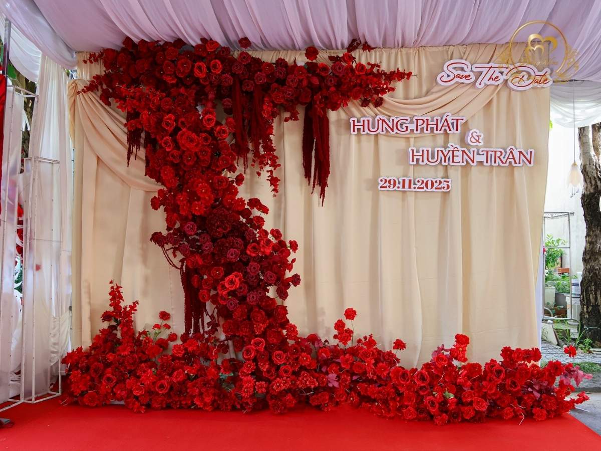 Mẫu backdrop phông chụp hình cưới tone đỏ 03