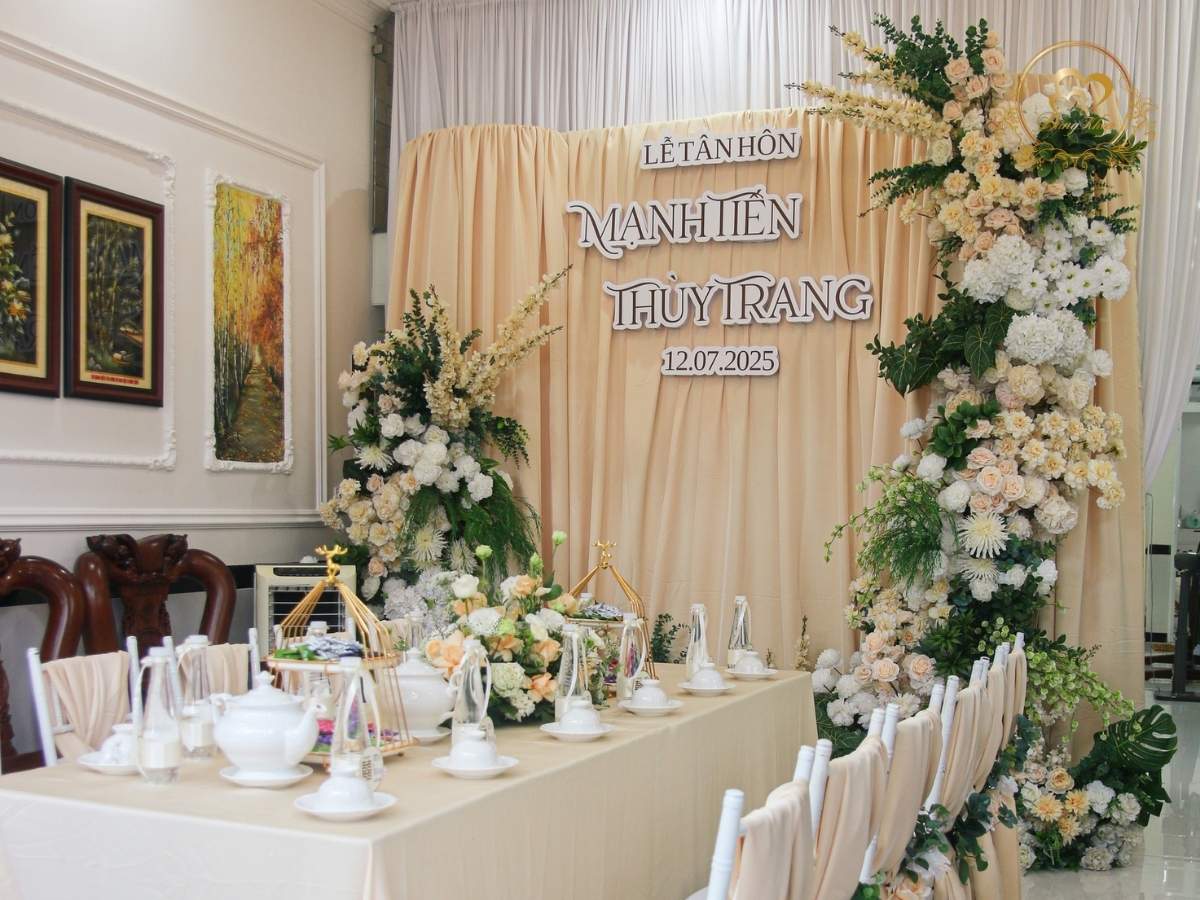 Top 50+ mẫu gia tiên đẹp tone vàng kem 03