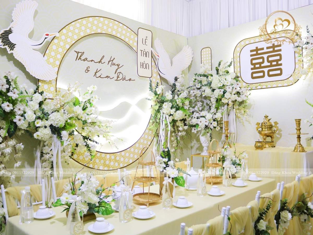 Top 50+ mẫu gia tiên đẹp tone vàng kem 01