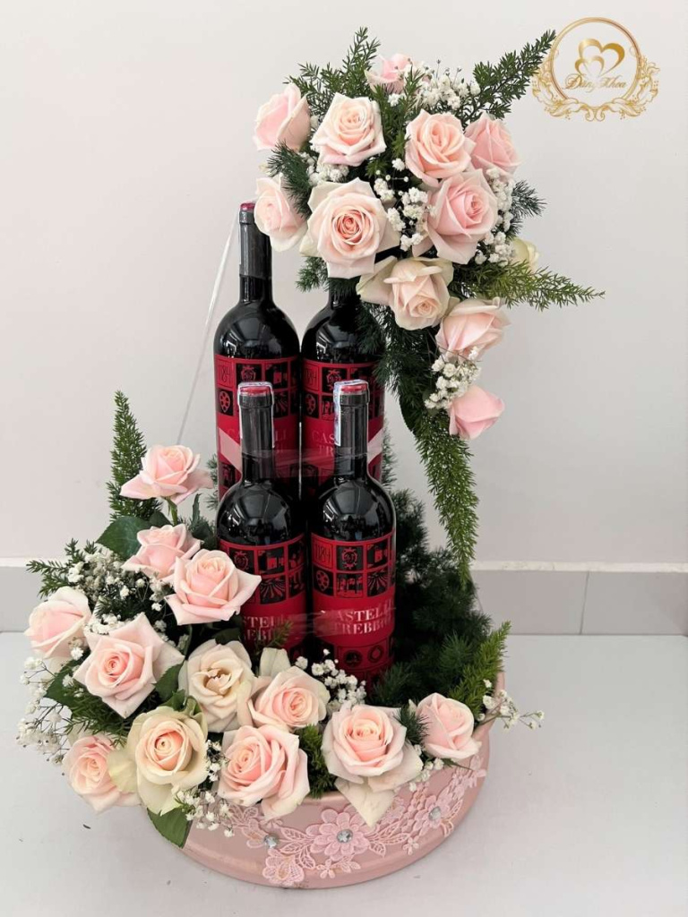 cuoihoidangkhoa-mamruoutonehong