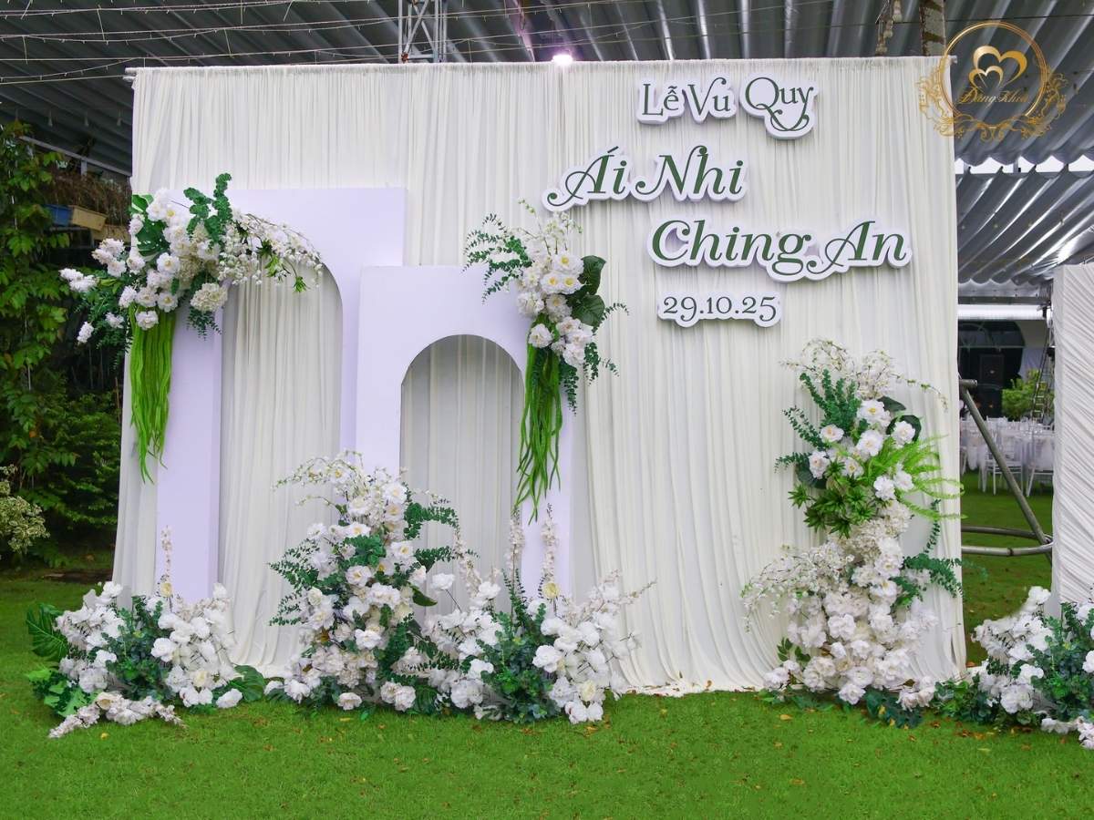 Phông chụp hình cưới Lễ Vu Quy tone trắng xanh hiện đại.