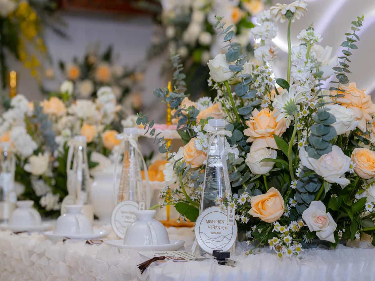 cuoi-hoi-dang-khoa-gia-tien-tone-vang-kem-01