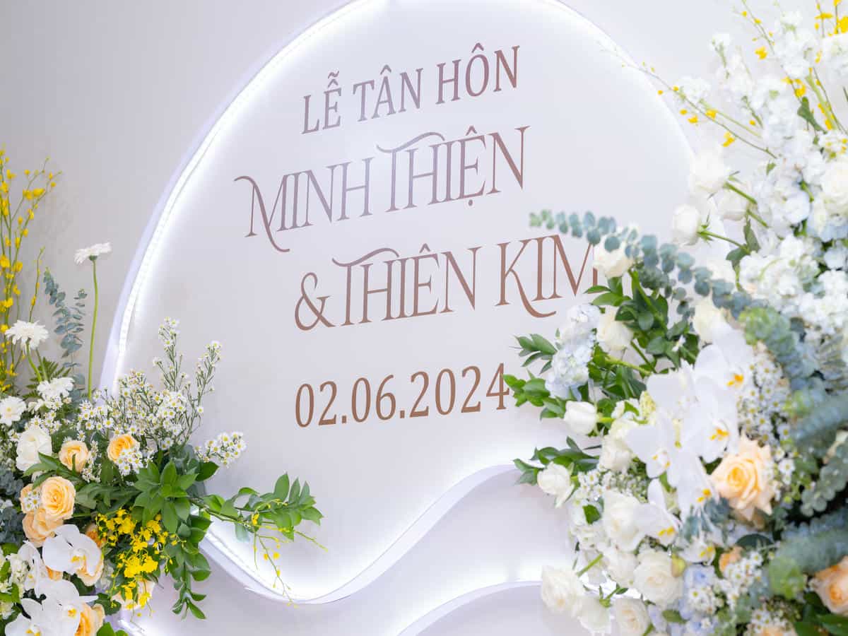 cuoi-hoi-dang-khoa-gia-tien-tone-vang-kem-01