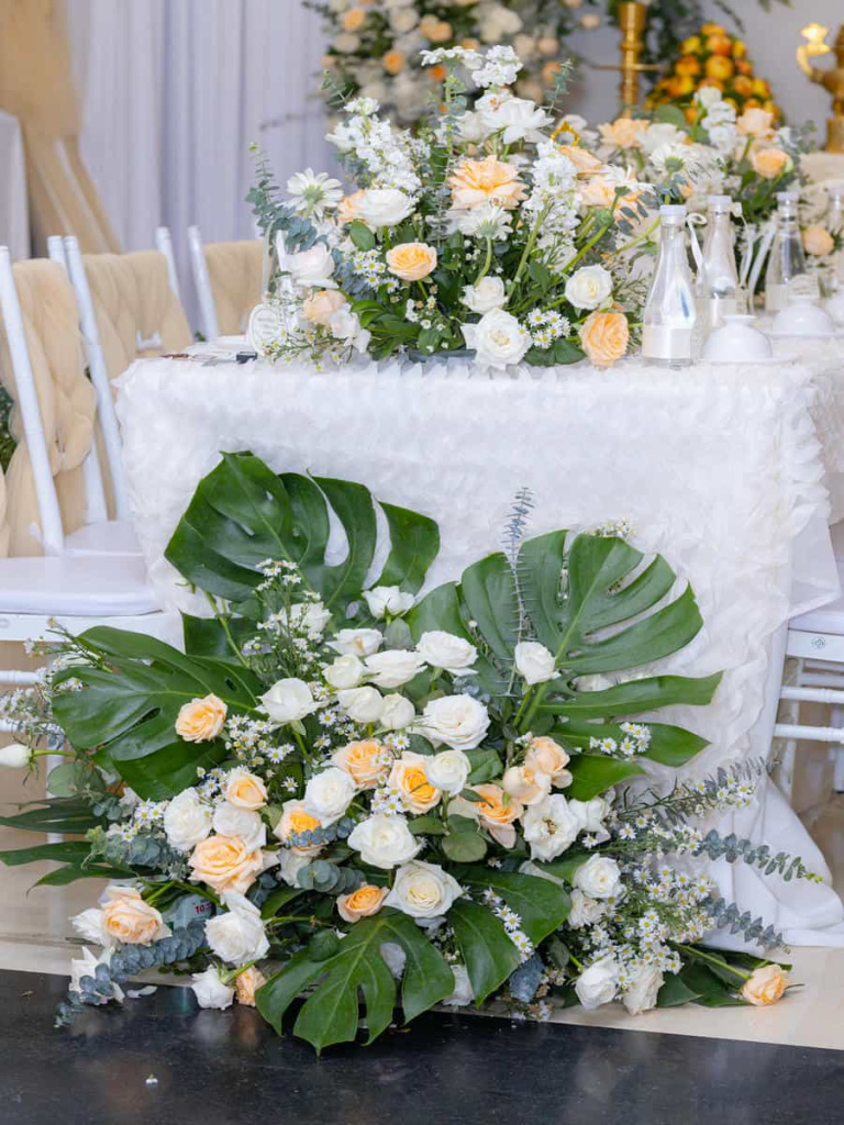 cuoi-hoi-dang-khoa-gia-tien-tone-vang-kem-01