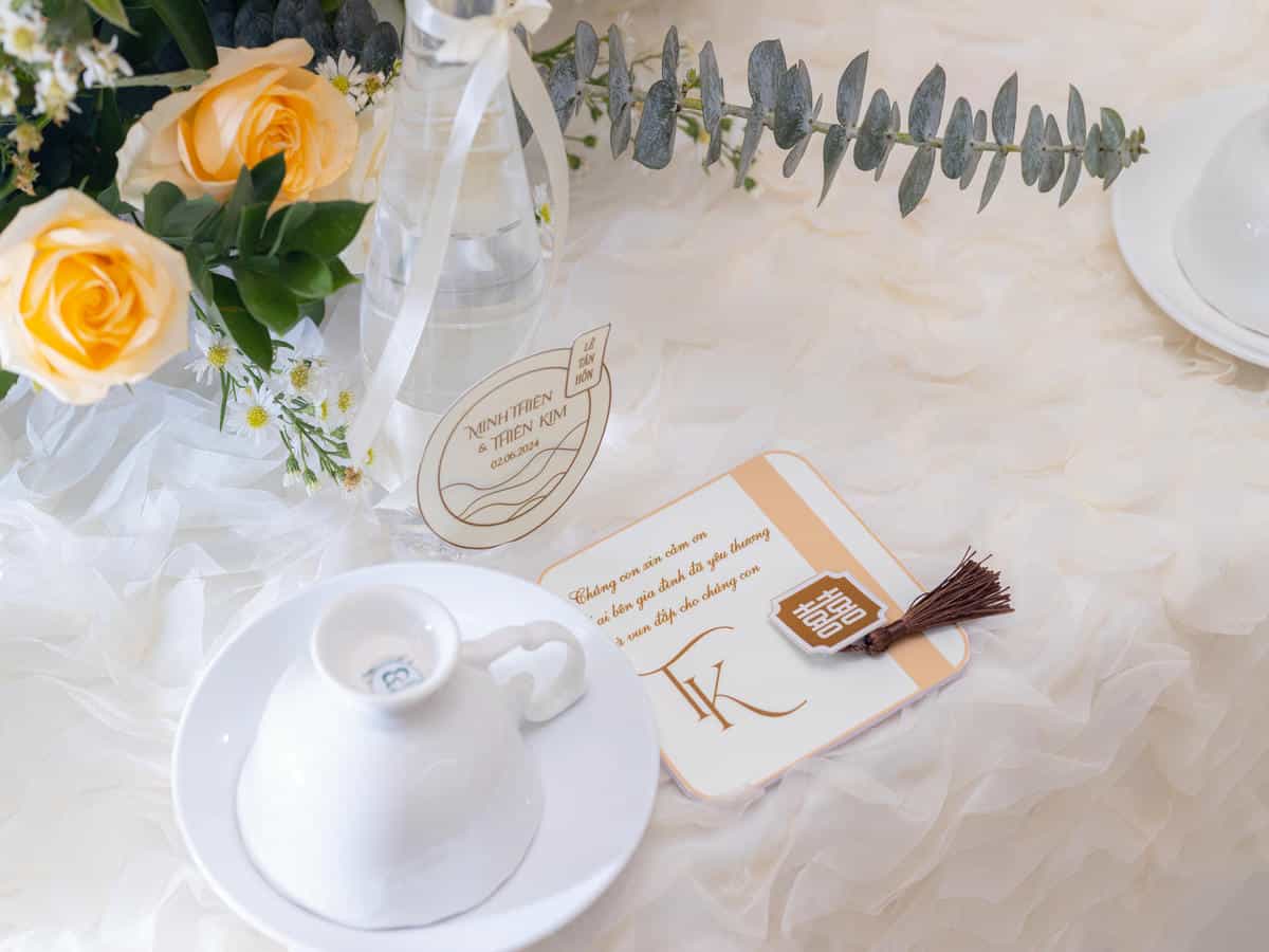 cuoi-hoi-dang-khoa-gia-tien-tone-vang-kem-01