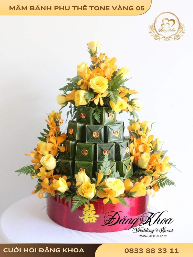 Mâm bánh phu thê & hoa tươi tone vàng 05