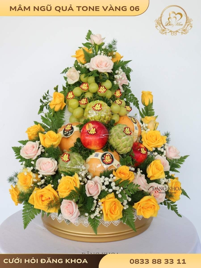 Mâm ngũ quả & hoa tươi tone vàng 06