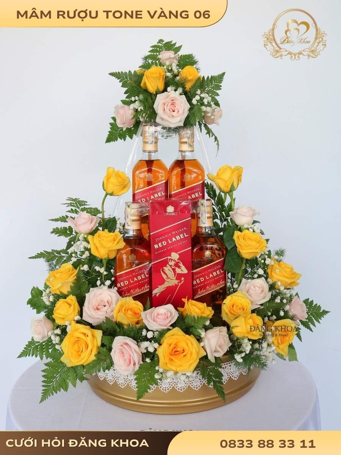 Mâm rượu & hoa tươi tone vàng 06