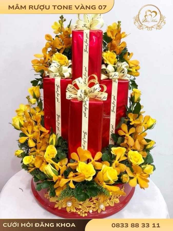 Mâm rượu & hoa tươi tone vàng 07