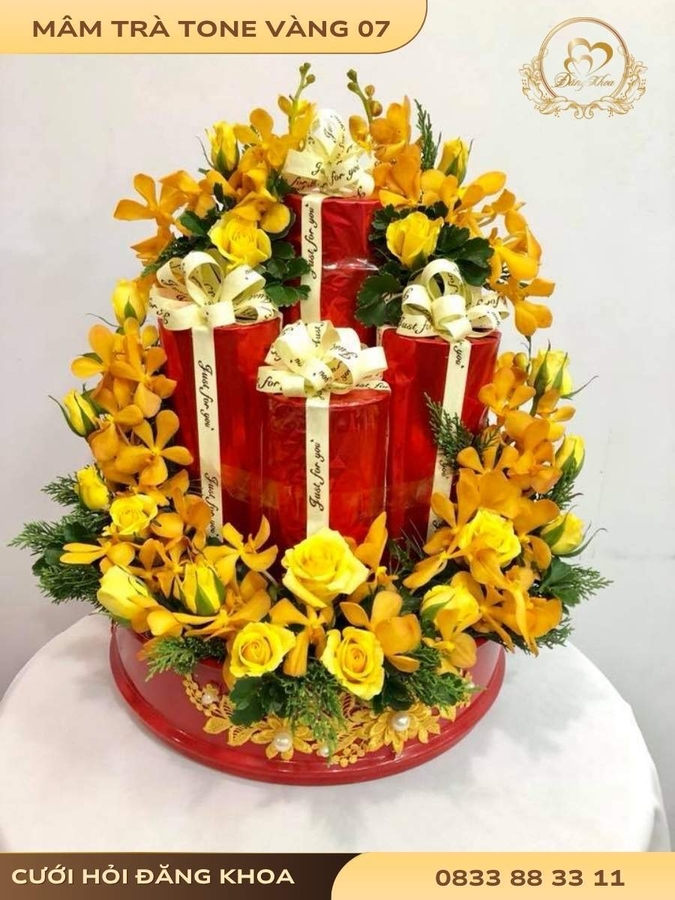 Mâm trà & hoa tươi tone vàng 07