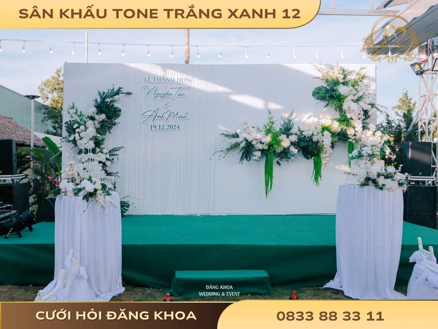 Sân khấu tone trắng xanh 12