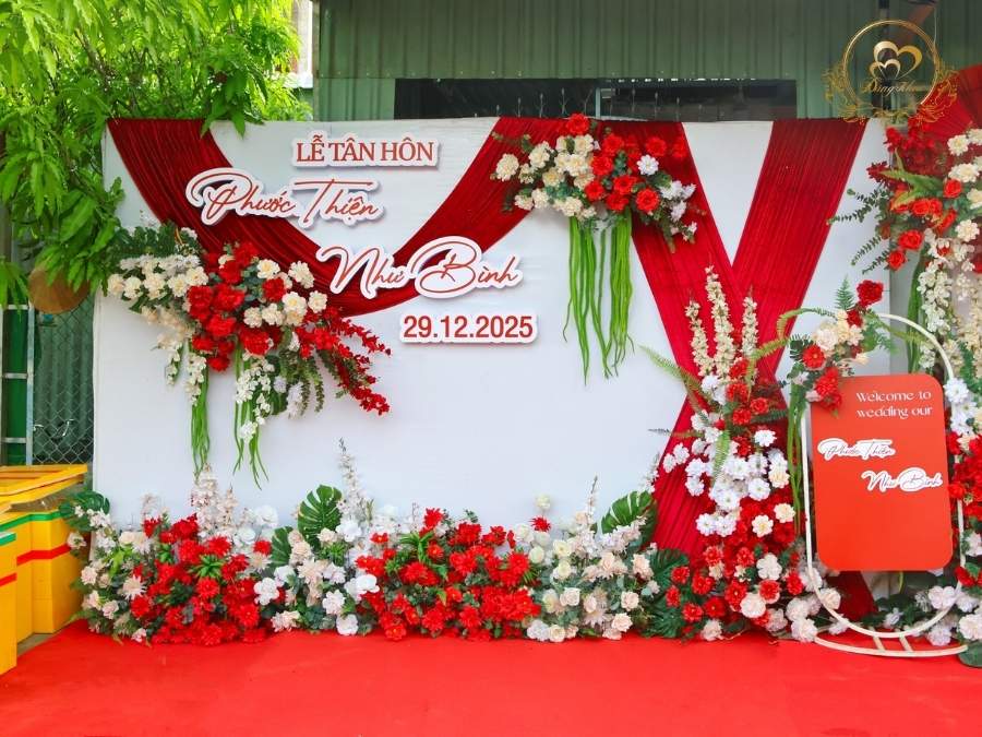 Backdrop chụp hình cưới Lễ Tân Hôn tone đỏ trắng.