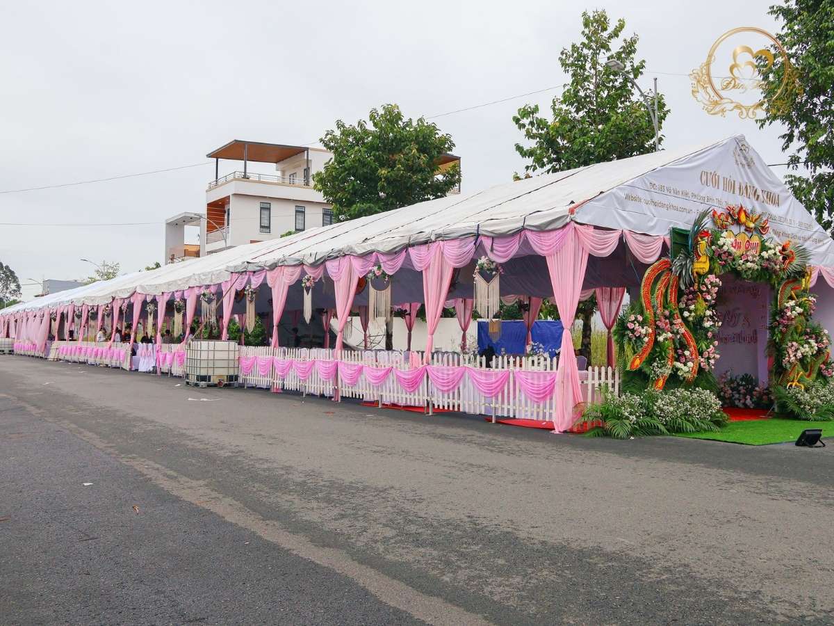 Rạp cưới không gian tone hồng 