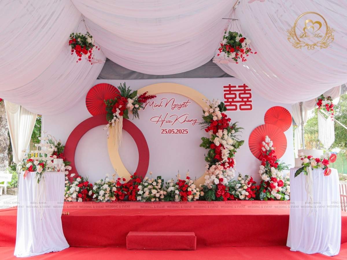 Sân khấu cưới tone đỏ truyền thống 03