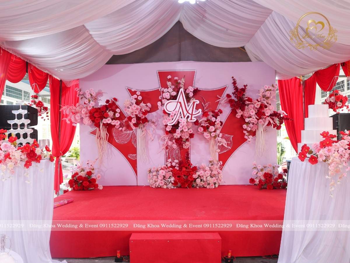 Sân khấu cưới tone đỏ truyền thống 05