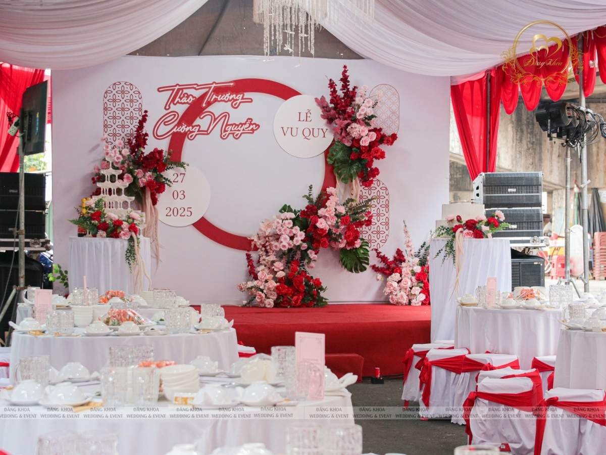 Sân khấu cưới tone đỏ truyền thống 06