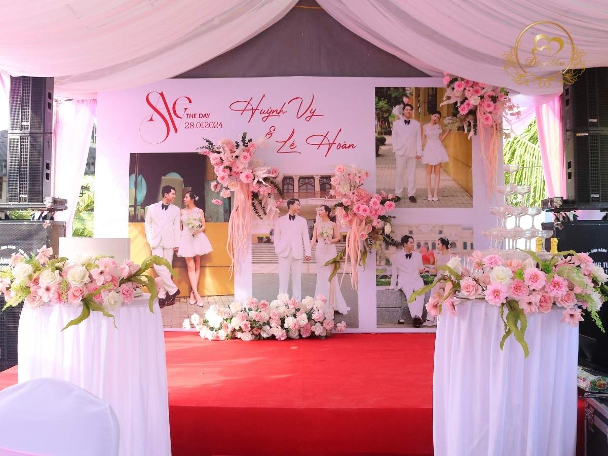 Sân khấu cưới tone hồng pastel ngọt ngào 05