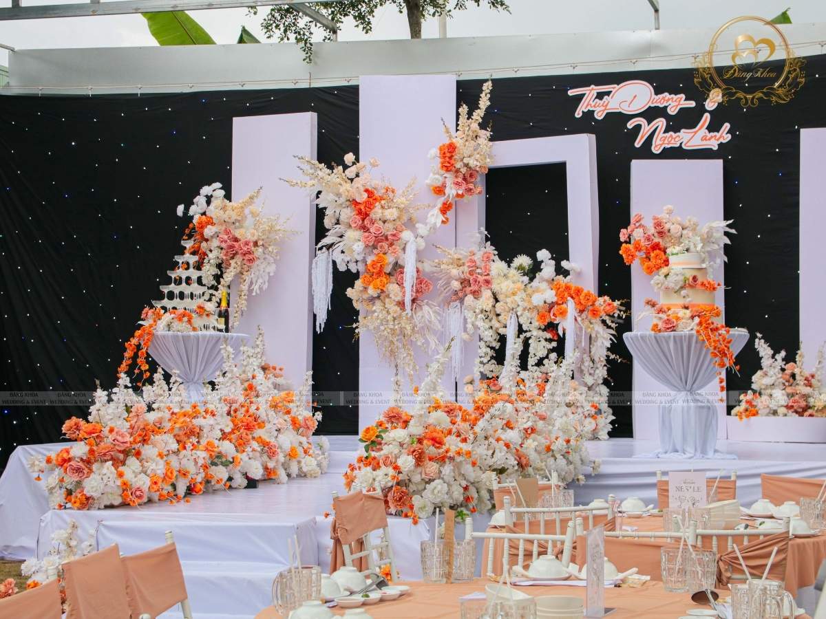 cuoihoidangkhoa-sankhauphongcachModernGardentonecamtrang