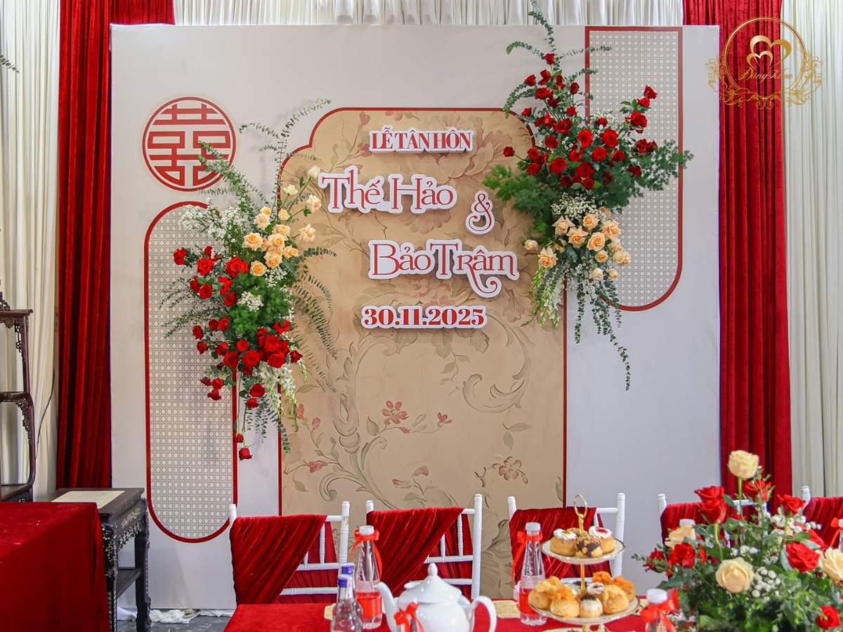 cưới hỏi đăng khoa - phông bàn gia tiên tone đỏ
