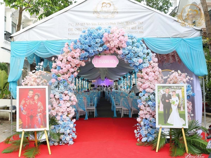 cưới hỏi đăng khoa - cổng hoa tone xanh dương mix hồng pastel