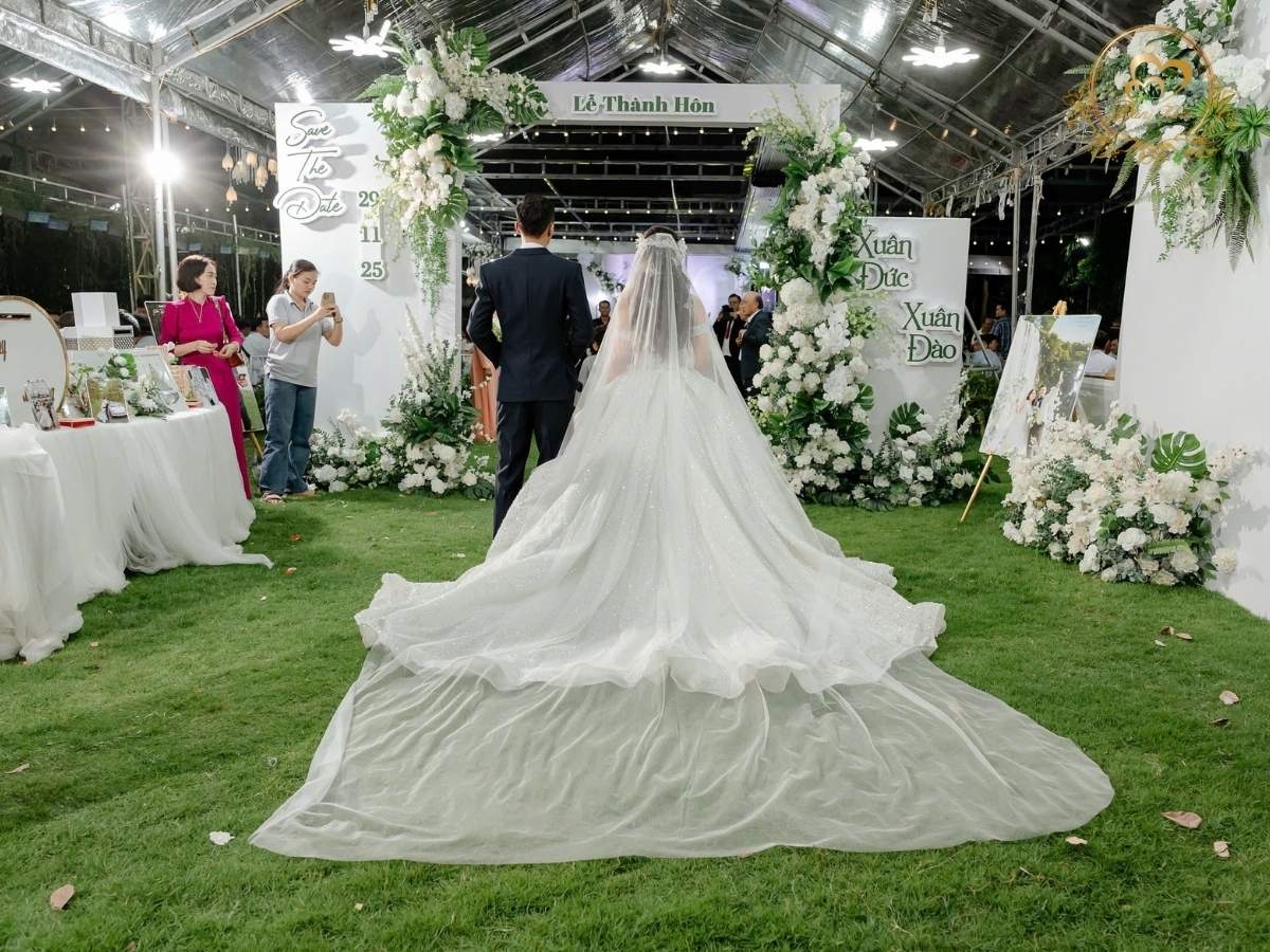 Khoảnh khắc cô dâu chú rể bước vào lễ đường Thành Hôn - Xuân Đức & Xuân Đào