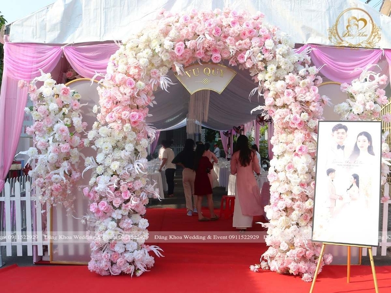 cưới hỏi đăng khoa - cổng hoa tone hồng mix trắng