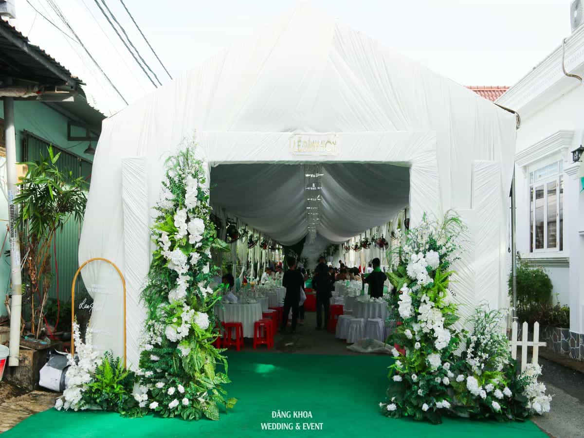 cưới hỏi đăng khoa - cổng hoa tone trắng xanh