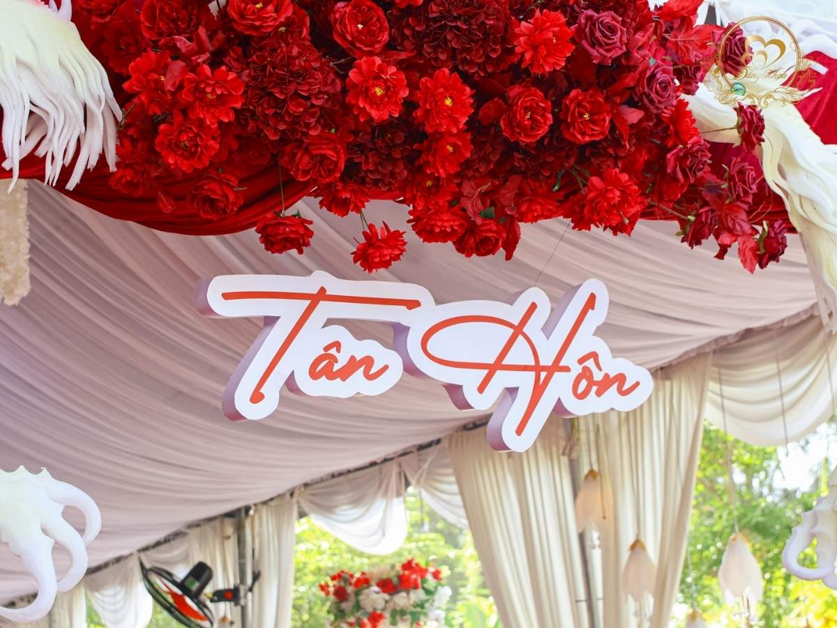 cuoi-hoi-dang-khoa-le-tan-hon-Typography-3D-noi-bat