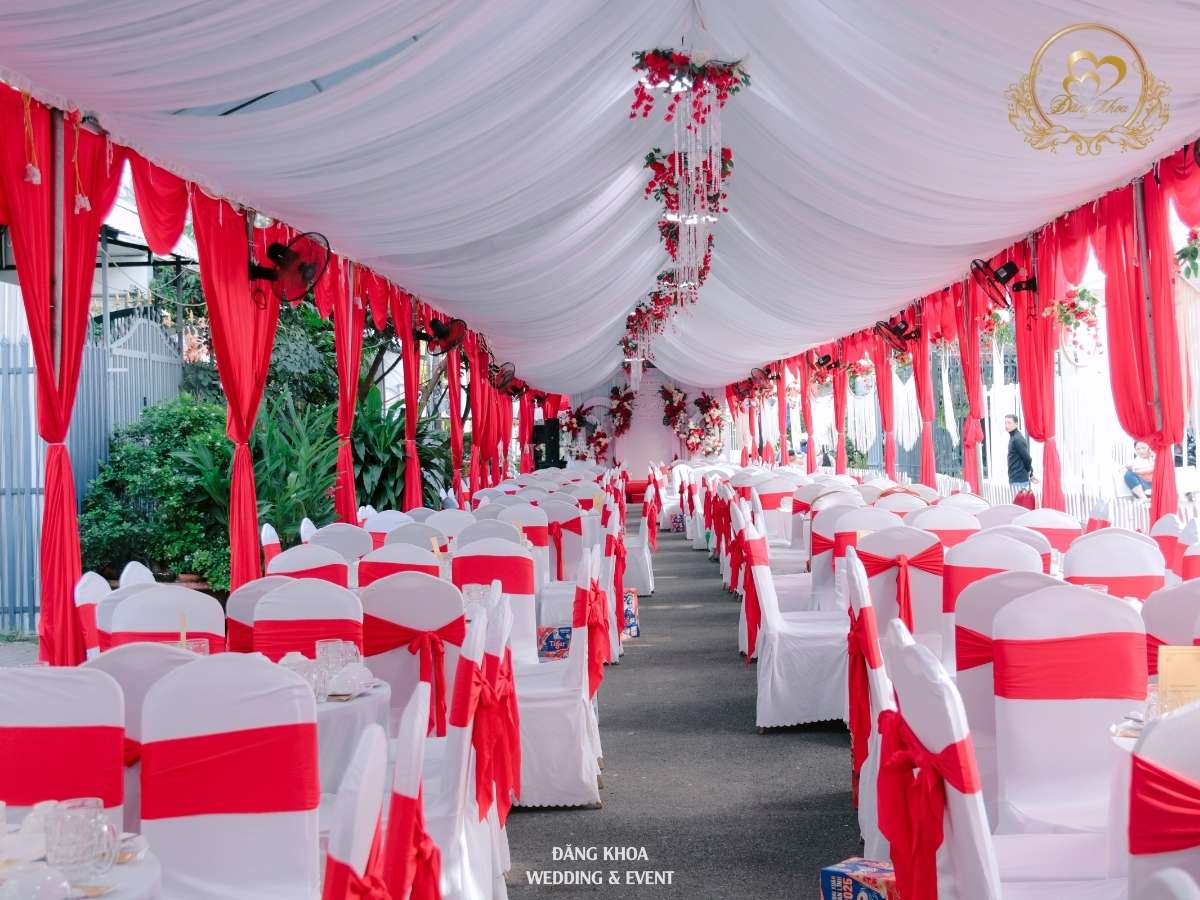 cưới hỏi đăng khoa - bàn inox ghế nệm tone đỏ
