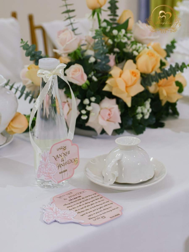 cuoi-hoi-dang-khoa-gia-tien-tone-cam-sua-01