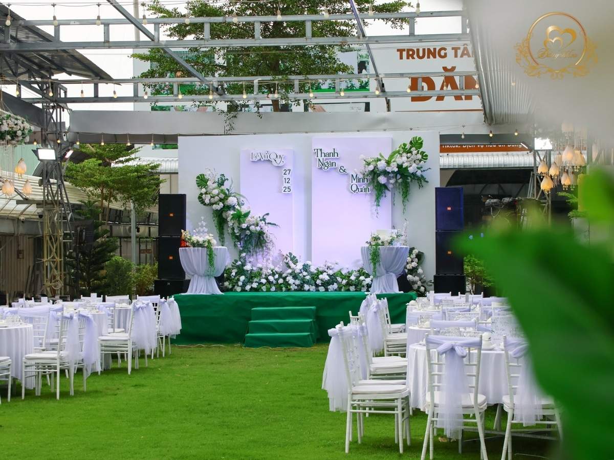 cuoi-hoi-dang-khoa-khong-gian-tiec-ngoai-troi