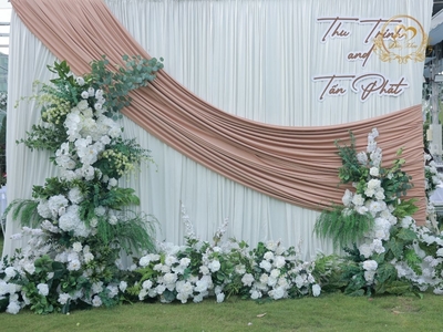 Mẫu backdrop cưới hot nhất 2025