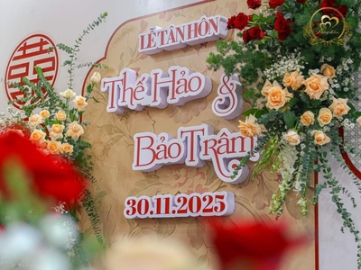 Mẫu Gia Tiên Tone Đỏ Sang Trọng