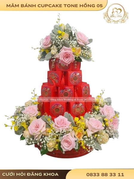 Mâm bánh cupcake & hoa tươi tone hồng 05