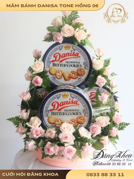 Mâm bánh danisa & hoa tươi tone hồng 06