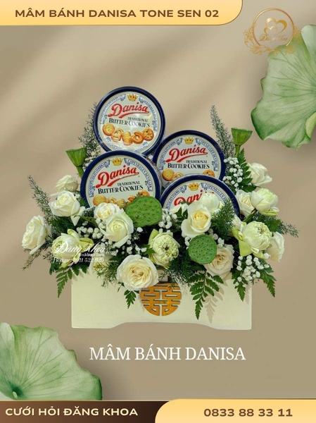 Mâm bánh danisa & hoa tươi tone sen 02