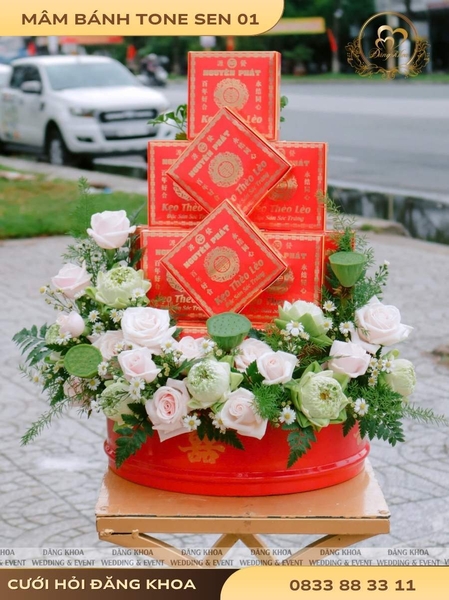 Mâm bánh & hoa tươi tone sen 01