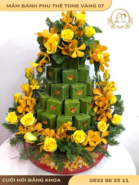 Mâm bánh phu thê & hoa tươi tone vàng 07