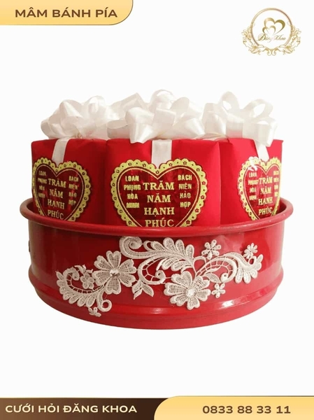 Mâm bánh pía & cơ bản tone đỏ