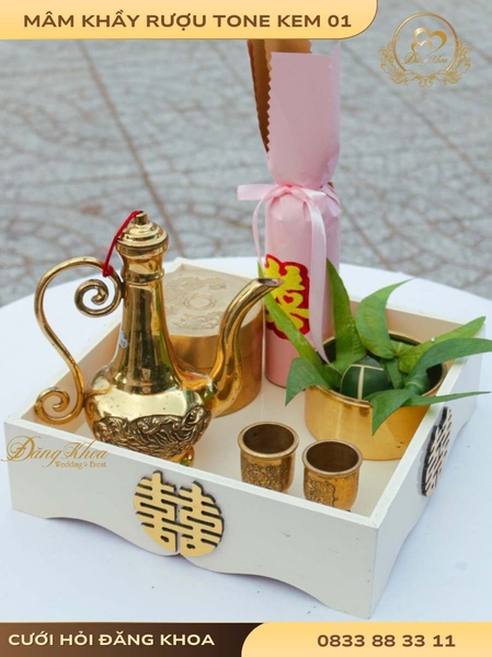 Mâm khầy rượu & hoa tươi tone kem 01