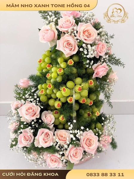 Mâm nho xanh & hoa tươi tone hồng 04