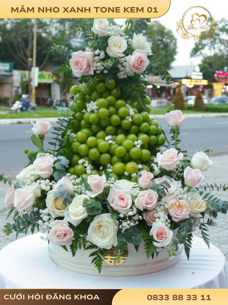 Mâm nho xanh & hoa tươi tone kem 01