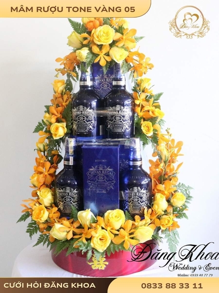 Mâm rượu & hoa tươi tone vàng 05