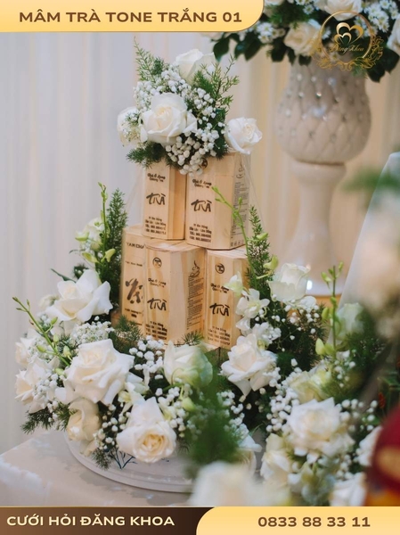 Mâm trà & hoa tươi tone trắng 01