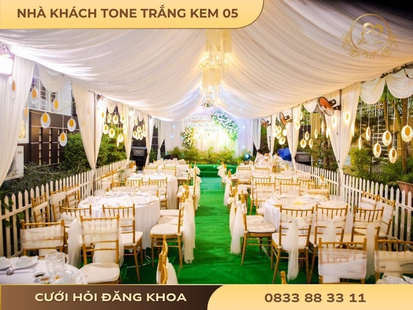 Nhà khách tone trắng kem 05