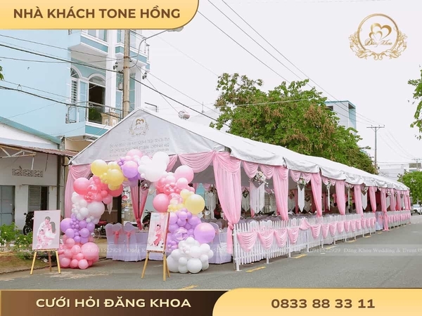 Nhà khách tone hồng