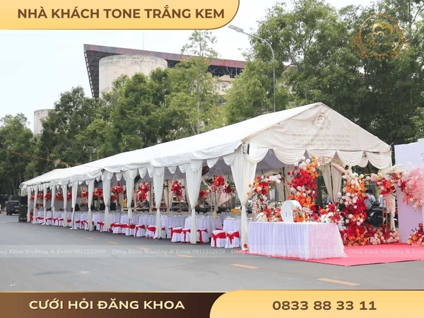 Nhà khách tone trắng kem