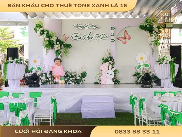 Sân khấu cho thuê tone trắng xanh 16