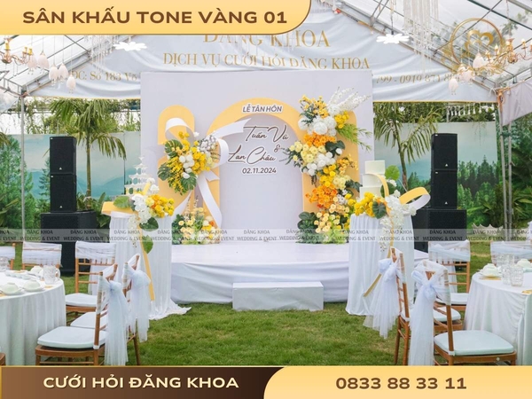 Sân khấu tone vàng 01