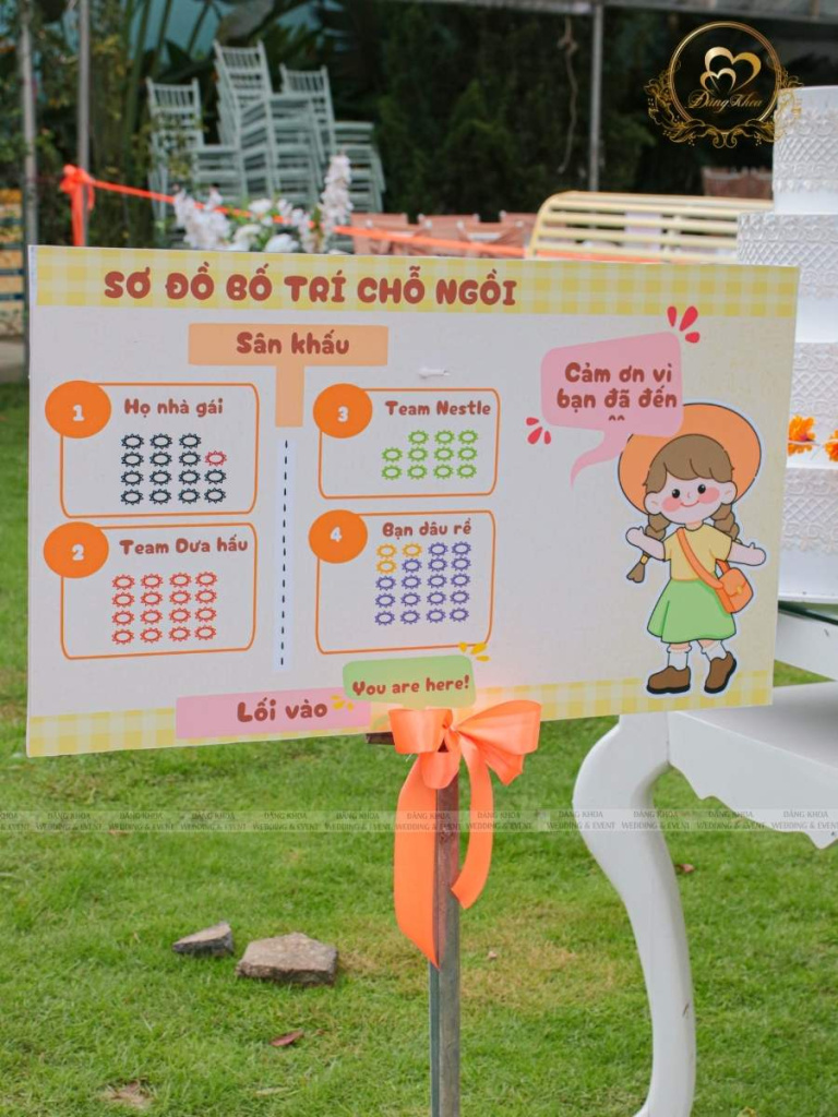 Bảng sơ đồ bố trí chỗ ngồi thiết kế dễ thương và chu đáo.